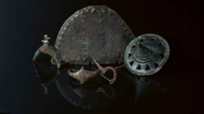 Archeologen vinden 3.000 jaar oude metalen schat op heuveltop in Hongarije