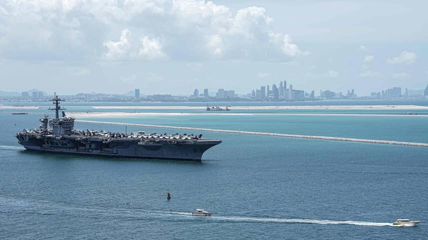 Foto bij Acht matrozen rondom vliegdekschip VS deden poging tot zelfdoding