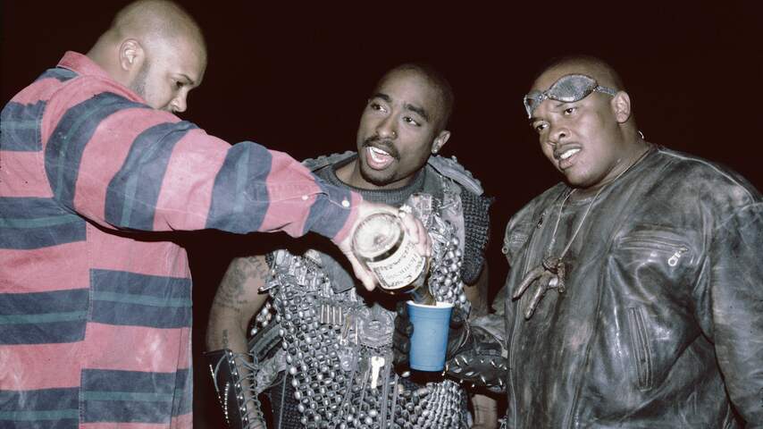 Hoe de muziek van Tupac Shakur 27 jaar na zijn dood blijft voortleven | Muziek | NU.nl