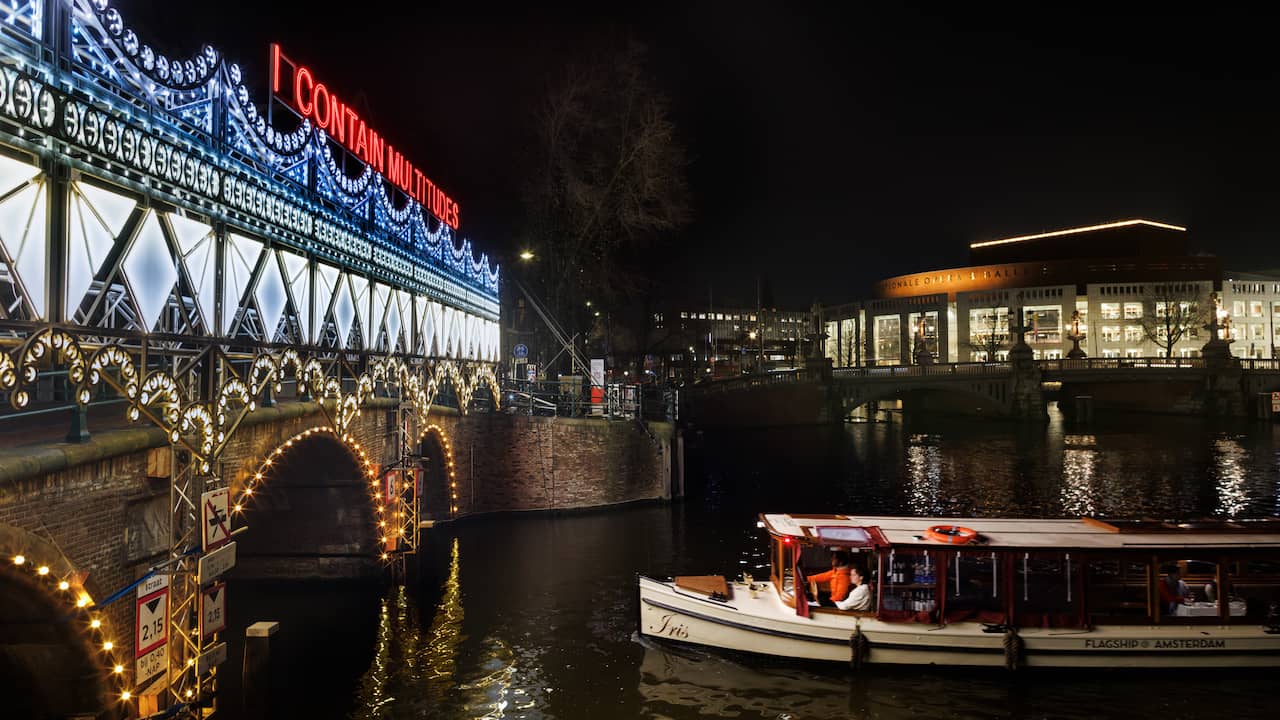 Video | Lichtsculpturen verlichten Amsterdamse grachten