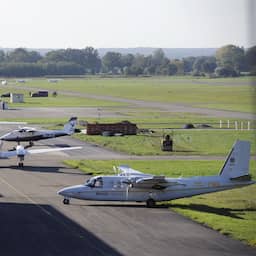 Buitenlandse militair zwaargewond na parachutesprong in Gelderland