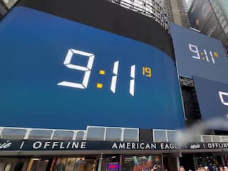 Traplopen, lege stoelen en geen reclame: zo herdacht VS 9/11