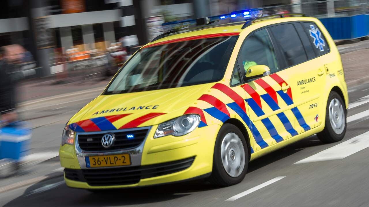 Scooterrijder bewusteloos gevonden na harde klap op Weesperzijde