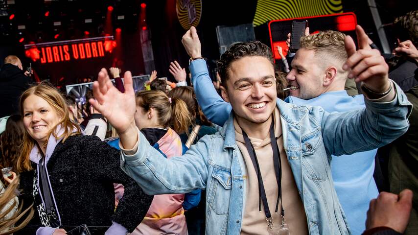 Bezoekers feesten op testfestival: 'Voelt veiliger dan de supermarkt'