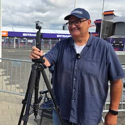 Fans kijken uren naar F1-trucks in Zandvoort: 'Kan nu al janken dat het stopt'
