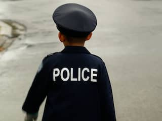 'Agent Frikandel' (6) deelt flinke boetes uit tijdens patrouille in Belgisch dorp