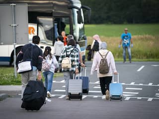 Asielzoekers sliepen afgelopen nacht niet meer op stoelen of in tenten in Ter Apel