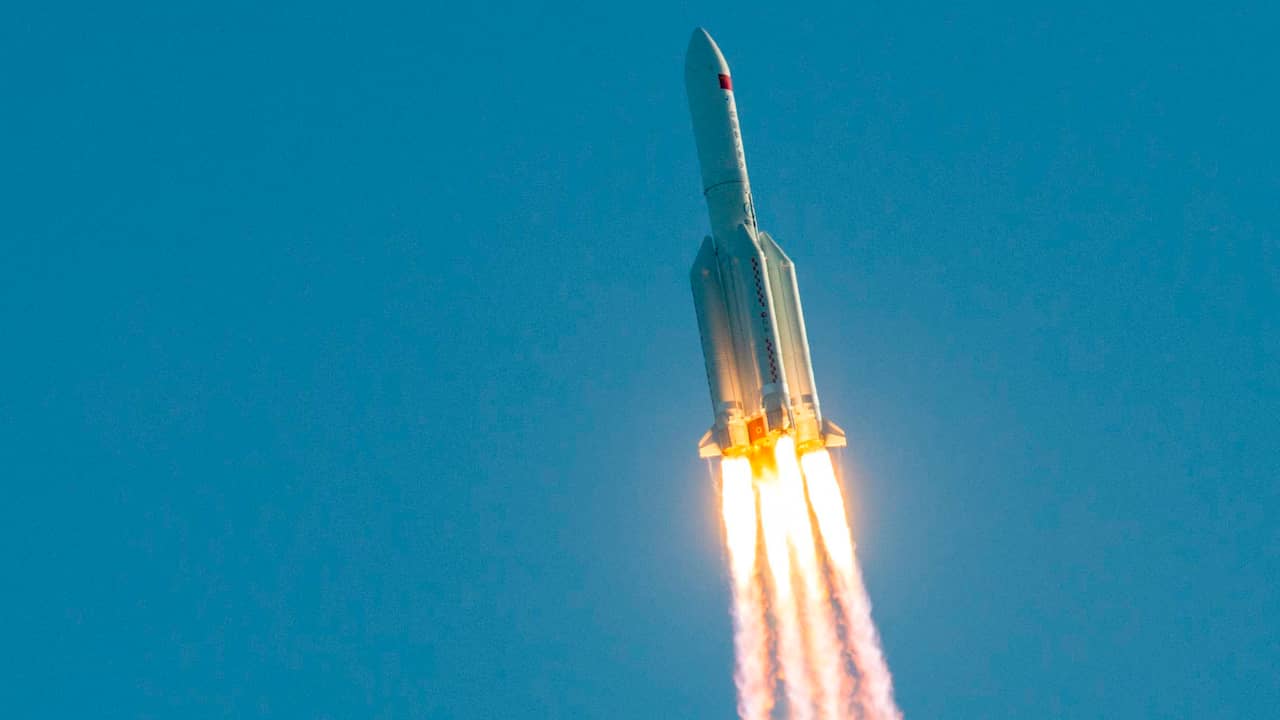 Chinese raket gaat crashen op aarde, maar hoe gevaarlijk is dat? | NU.nl