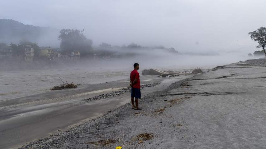 Foto bij Nationale rouwdag in Nepal na vloedgolf waarbij zeker 1.380 mensen omkwamen