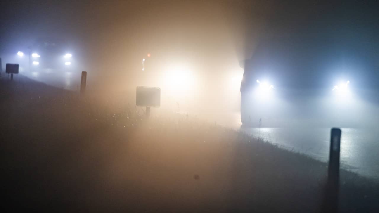 Code geel in bijna heel het land door mist, KNMI waarschuwt voor verkeershinder