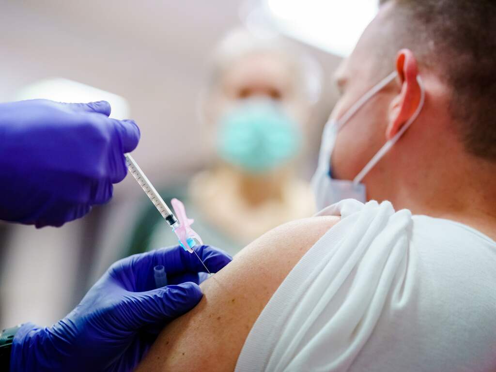 Zo gaat het vaccineren: twee miljoen Nederlanders hebben eerste prik gehad