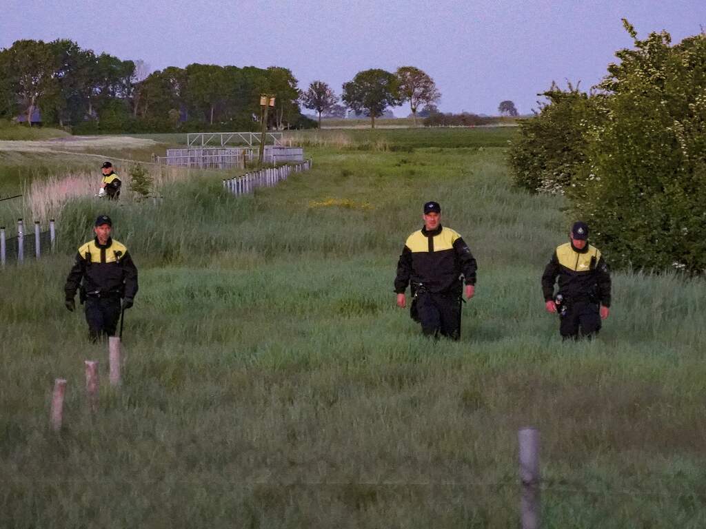 Politie zoekt in Carel Coenraadpolder verder naar vermiste Jeffrey en Emma