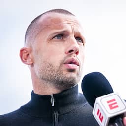 Ajax-coach Heitinga vindt kritiek soms te ver gaan: 'Komt ook bij je gezin binnen'