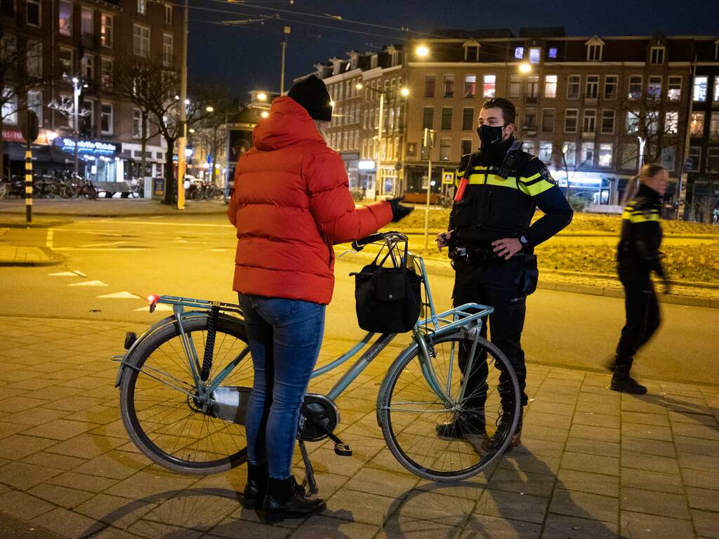 Bijna 6.500 boetes voor overtreden avondklok uitgeschreven in afgelopen week