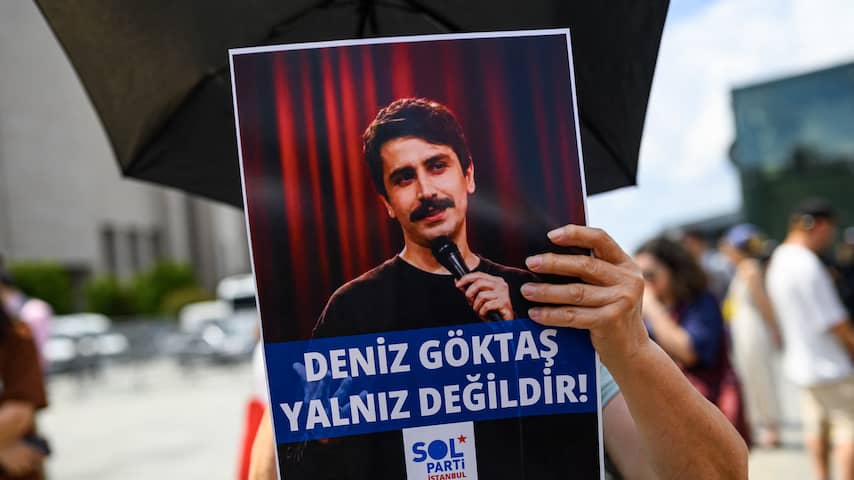 Foto bij Turkse komiek krijgt negentien maanden cel voor beledigen Erdogan