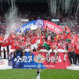 PSV pakt eindelijk weer landstitel na spectaculair kampioensduel met Sparta