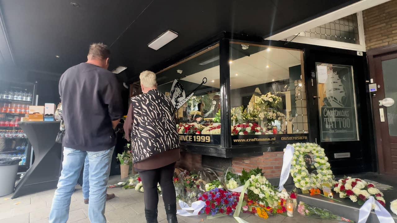 Foto bij Video | Fans nemen afscheid van Ben Saunders bij zijn tatoeagestudio in Arnhem