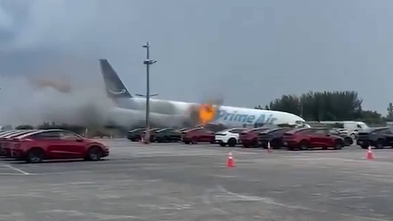 Vrachtvliegtuig belandt bij dodelijke landing in grasveld in VS