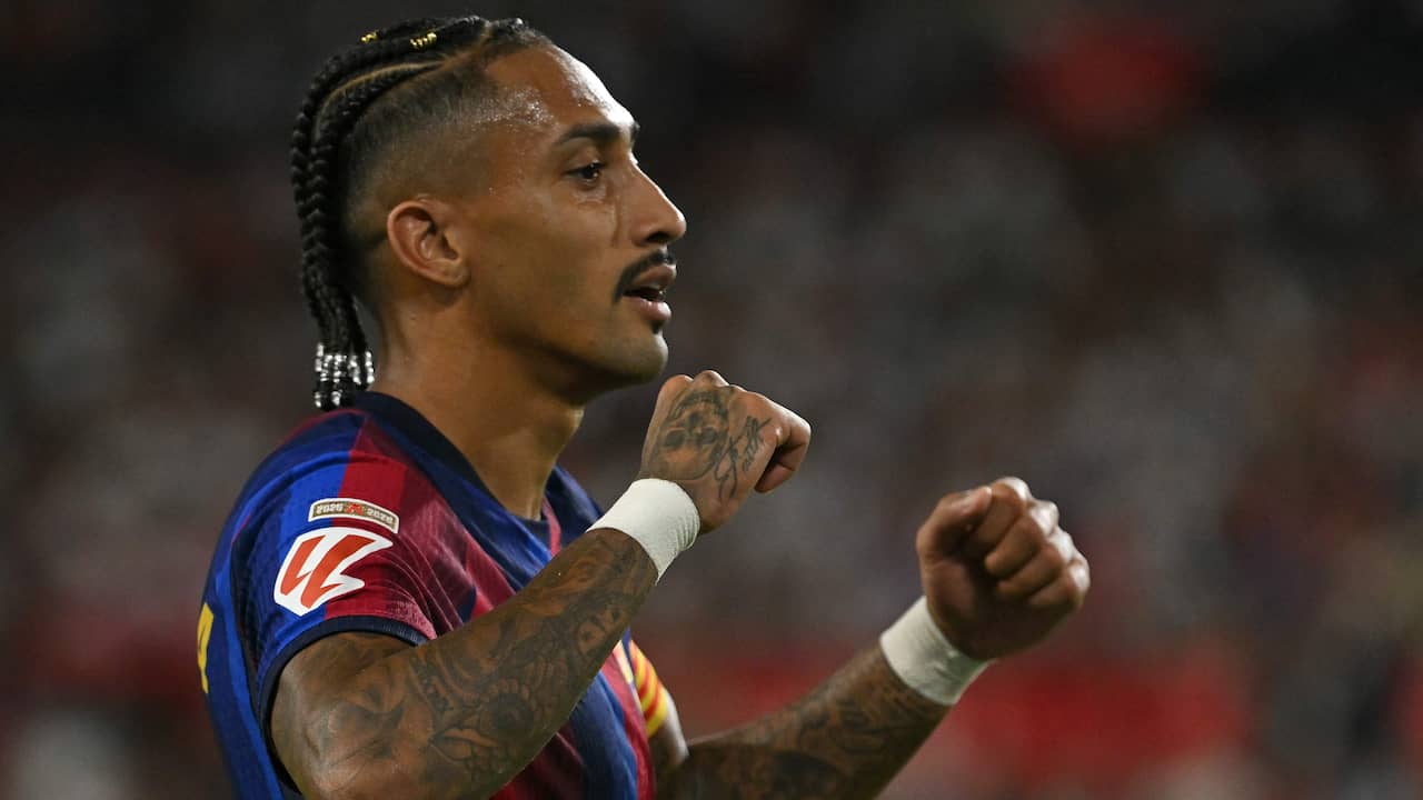 Barça-captain Raphinha scoort met fraai stiftje tegen Sevilla