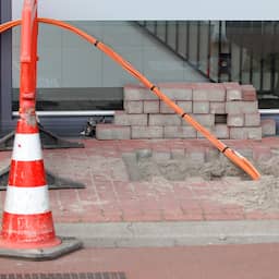 KPN belooft dit jaar meer uit de stoep stekende glasvezelsprietjes weg te werken