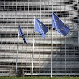 Vertrouwen in EU gedaald, maar nog altijd stuk hoger dan in Tweede Kamer