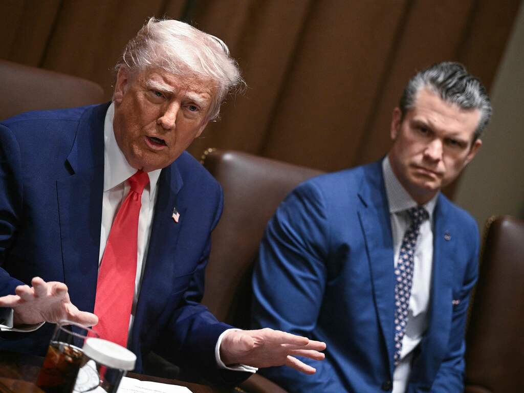 Trump blijft defensieminister steunen die aanvalsplannen deelde met familie