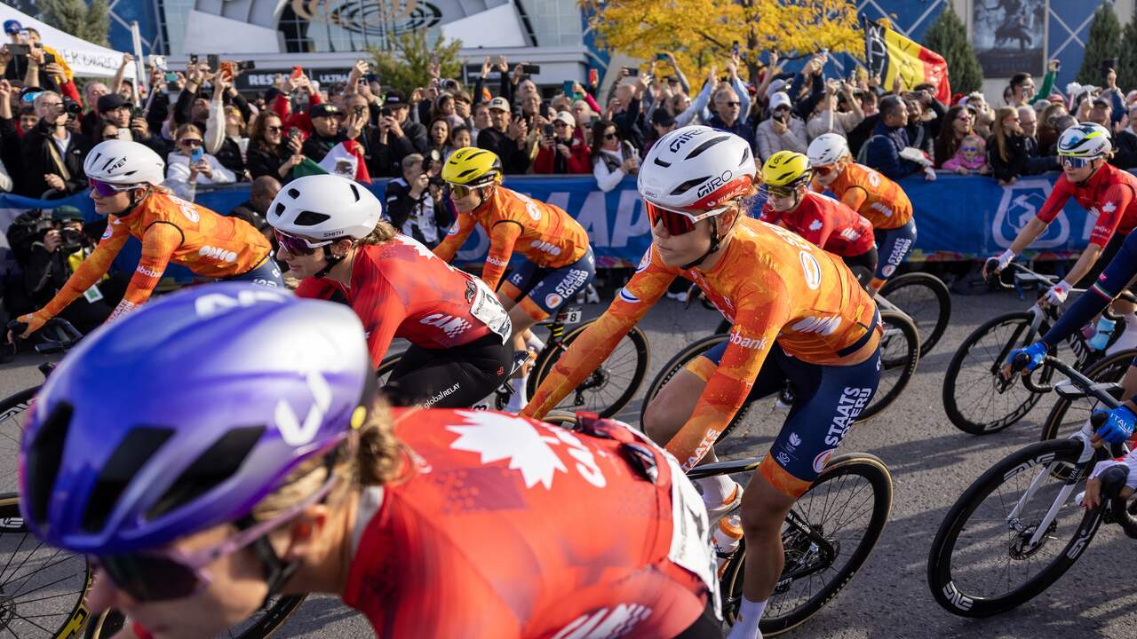 Foto bij Live WK wielrennen | Viertal krijgt ruimte van peloton, Vollering wacht af