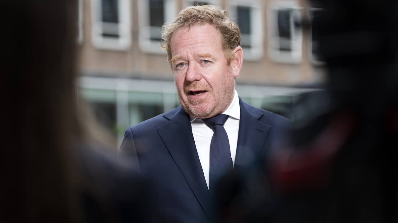 Dutch minister demands tighter stadium checks after Cambuur firework injuries