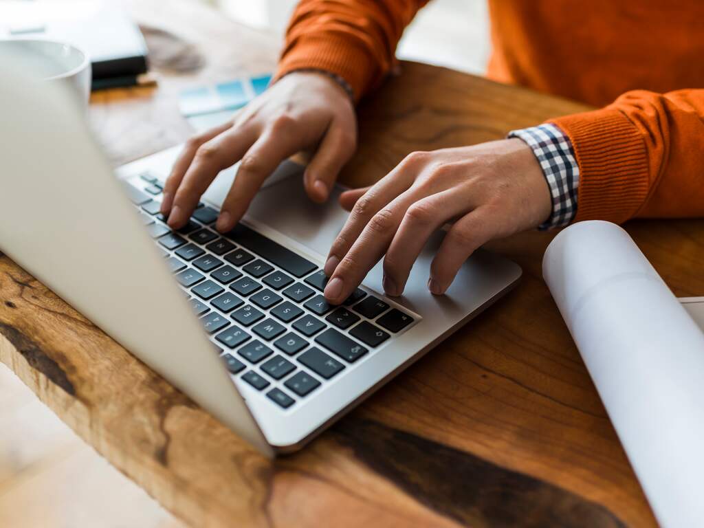 Overheid gaat duizenden tweedehands laptops afstaan aan Nederlanders