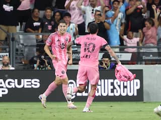 Inter Miami staat stil bij overlijden vader Messi, De Paul toont shirt bij goal