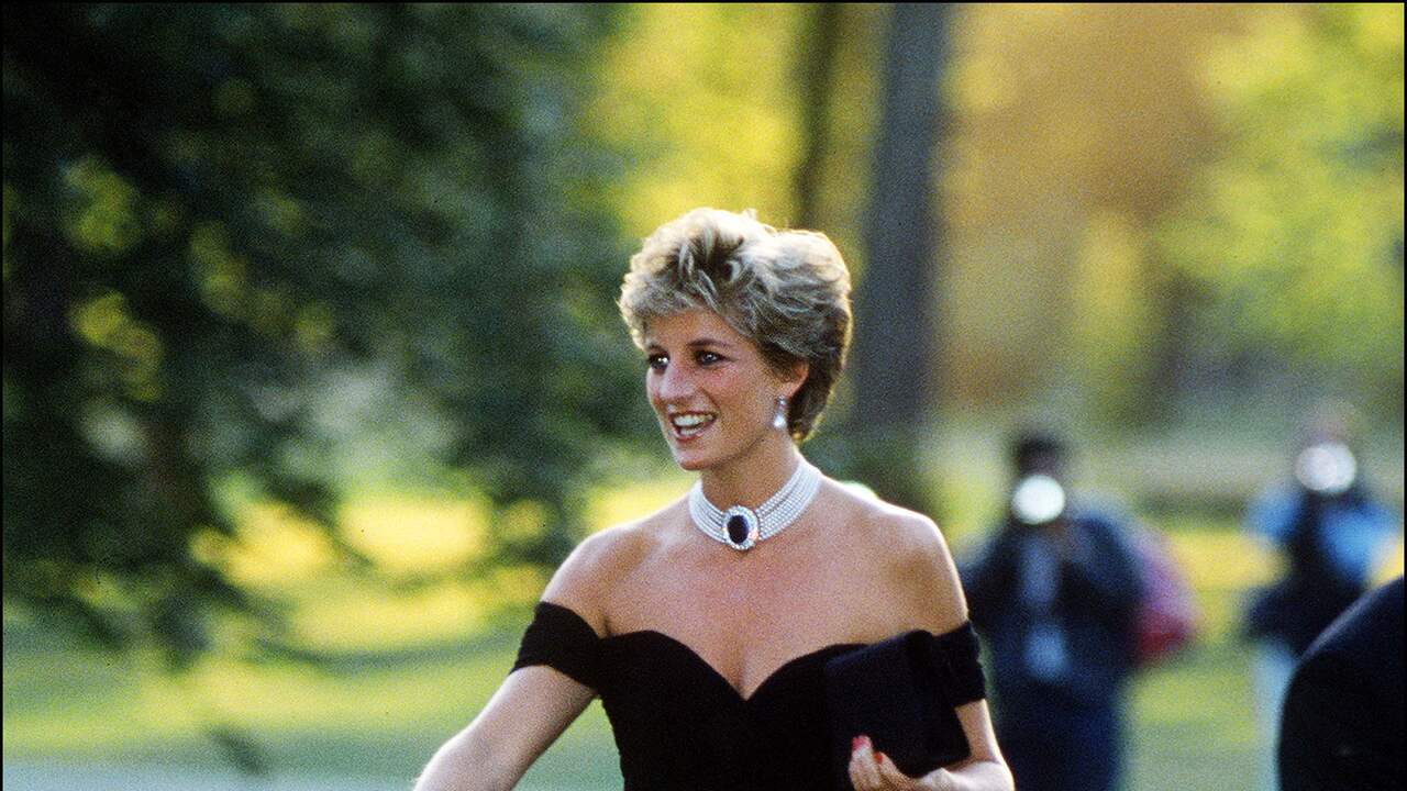 Foto bij Beroemde 'wraakjurk' van prinses Diana binnenkort opnieuw geveild