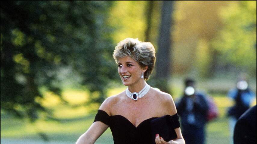 Foto bij Beroemde 'wraakjurk' van prinses Diana binnenkort opnieuw geveild