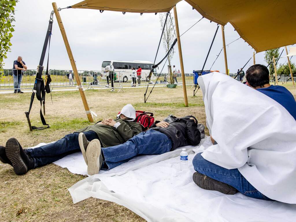 COA geeft zoektocht naar slaapplek voor honderden asielzoekers op