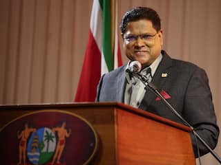 President Suriname vraagt Nederlanders met Surinaamse roots om hulp opbouw