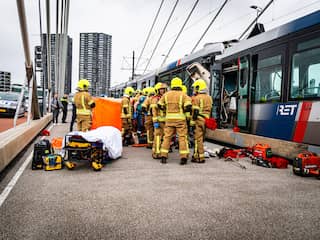 Vijftien gewonden na botsing tussen trams op Erasmusbrug in Rotterdam