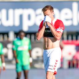 Emmen verspeelt twee keer voorsprong in vermakelijk play-offduel met Dordrecht