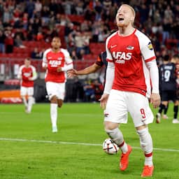 AZ klopt Be'er Sheva in veelbesproken duel dankzij bijzondere penalty Meerdink
