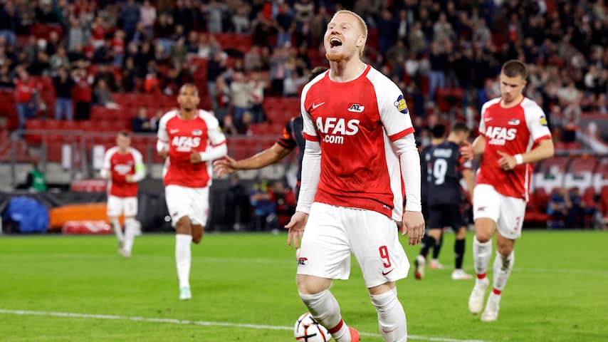 AZ klopt Be'er Sheva in veelbesproken duel dankzij bijzondere penalty Meerdink