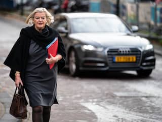 Staatssecretaris Broekers-Knol bezoekt overvolle opvanglocatie Ter Apel