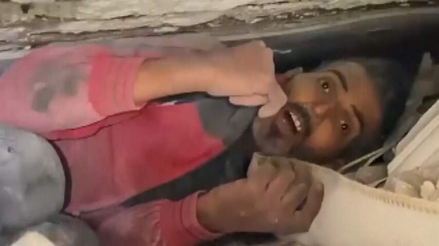 Drietal na 296 uur onder puin vandaan gehaald in Turkije