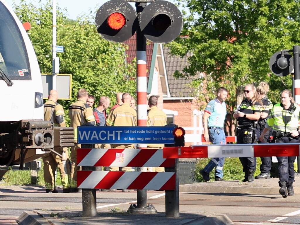 Jongen op step zwaargewond na botsing met trein in Fries dorp Buitenpost