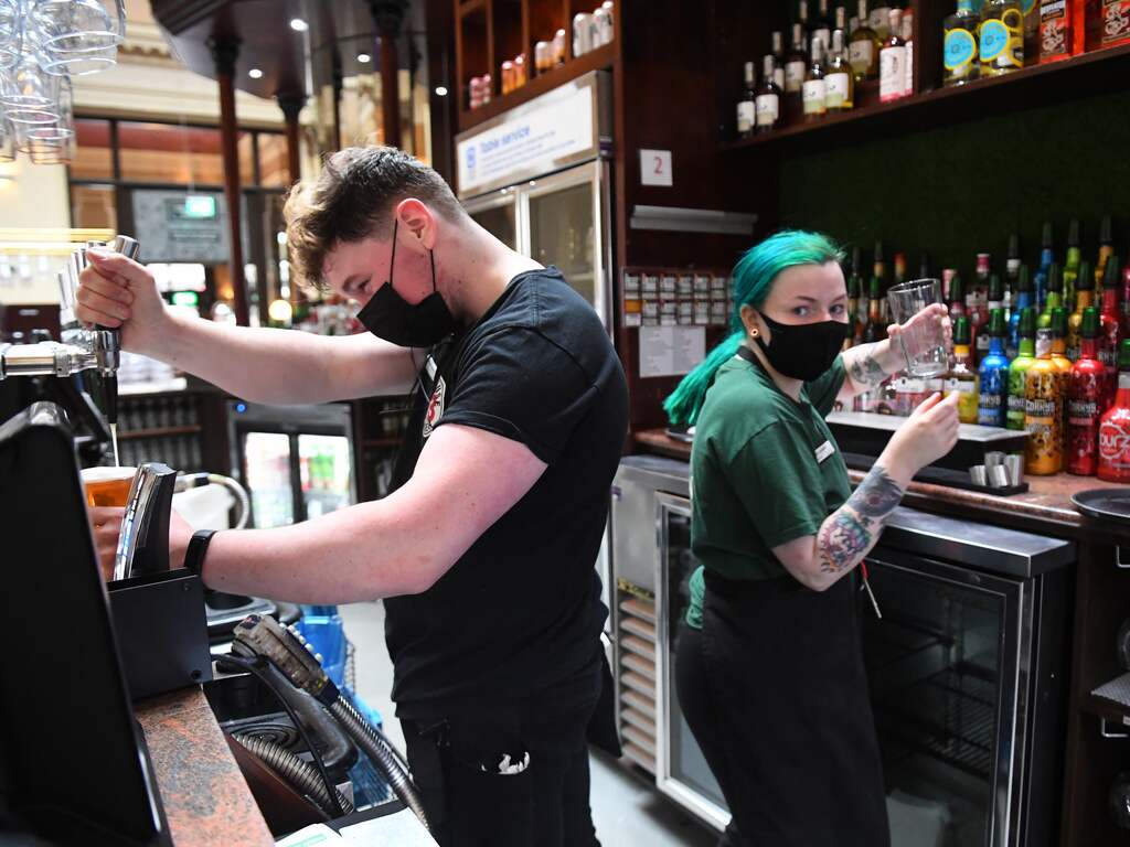 Engeland wil lockdown 21 juni opheffen, maar dat hangt af van Indiase variant