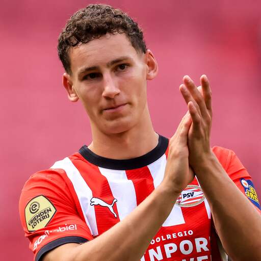 Illustratie bij: NU+ | De flitsende rentree van Van Bommel bij PSV: 'Heb veel aan mijn vader gehad'