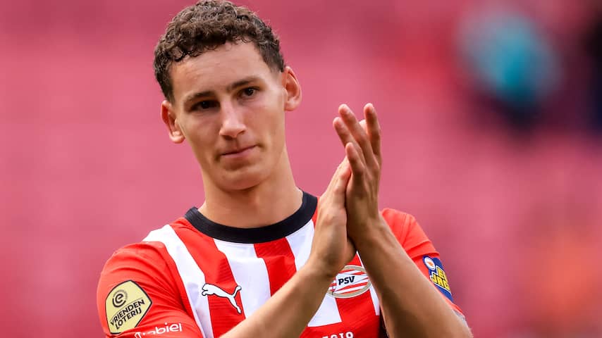 Flitsende rentree van Van Bommel bij PSV: 'Veel aan mijn vader gehad'