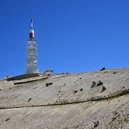Live Tour | Peloton begonnen aan koninginnenrit naar mythische Mont Ventoux