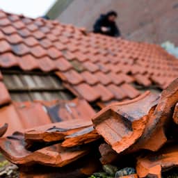 Veel schade door mogelijke minitornado bij Enschede, ook basisschool getroffen