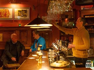 Steeds minder cafés in Nederland: 'Fastfoodrestaurants steeds populairder'