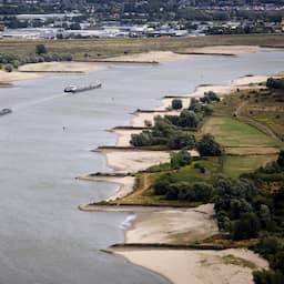 Lage waterstand in Rijn leidt tot duurder vervoer en zorgen bij industrie