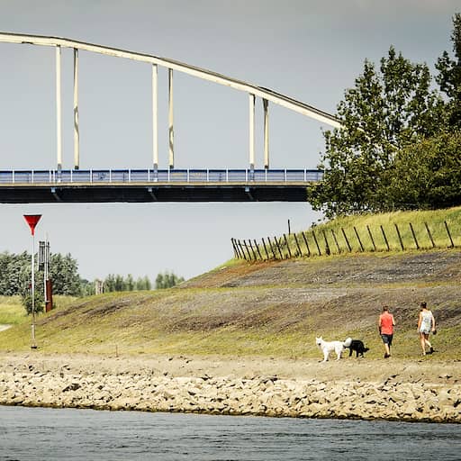 Illustratie bij: Vanaf vrijdag eenrichtingsverkeer op de IJssel vanwege lage waterstand