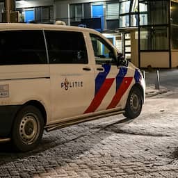 Man (32) overleden en vrouw (33) zwaargewond na schietpartij in flat Sneek